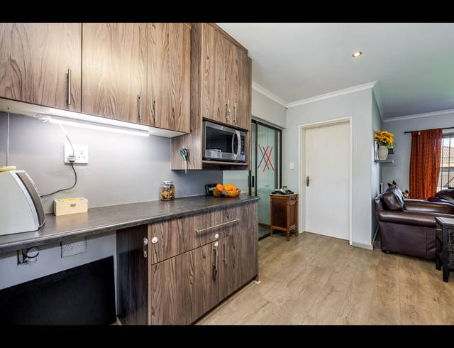 3 BEDROOM HOUSE FOR SALE IN VIKING VILLAGE